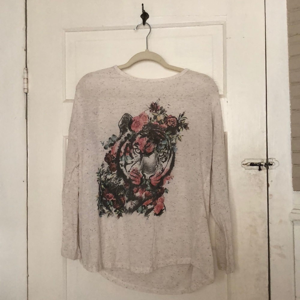 Long sleeve lion graphic tee